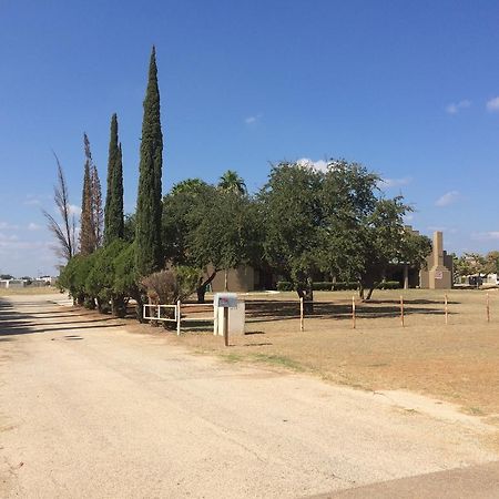 Frio Inn Pearsall Exterior photo